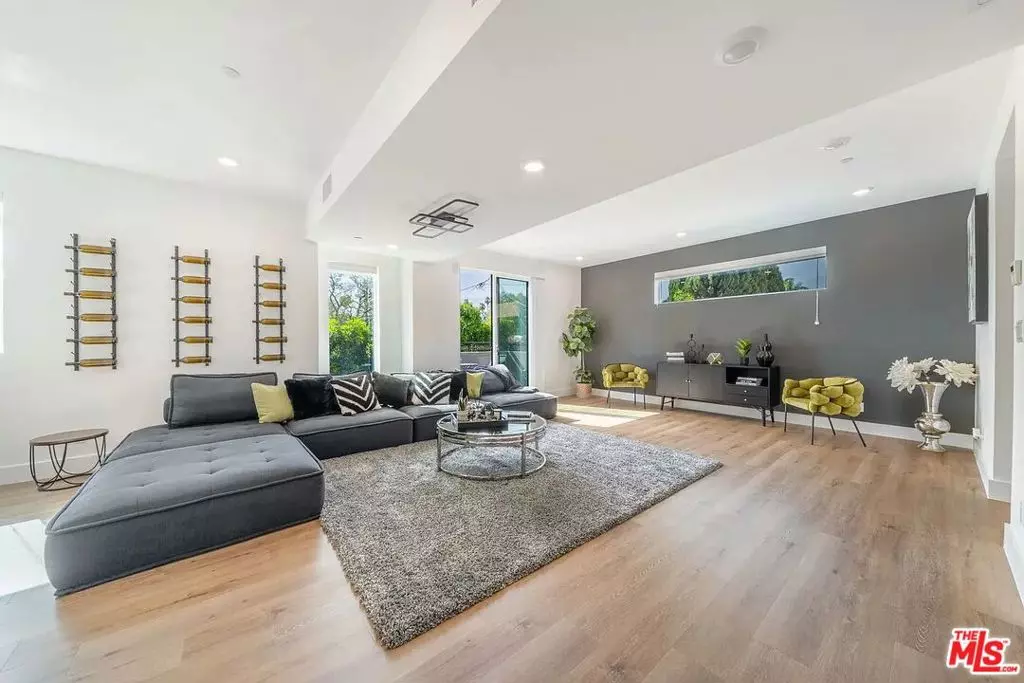 Valley Village, CA 91607,4637 Laurel Canyon BLVD