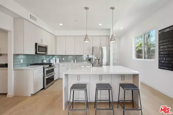 Los Angeles, CA 90028,1746 Garfield PL #203