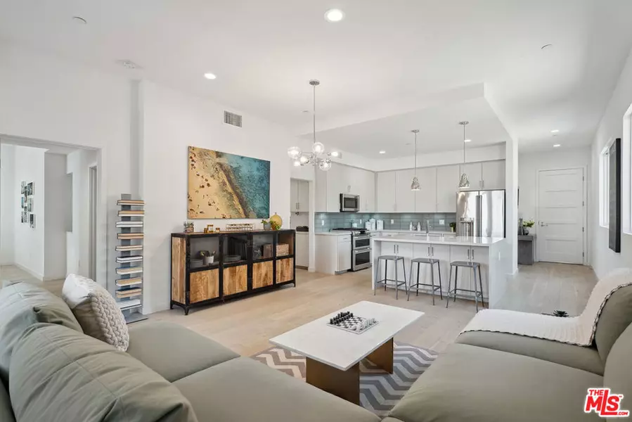 1746 Garfield PL #203, Los Angeles, CA 90028