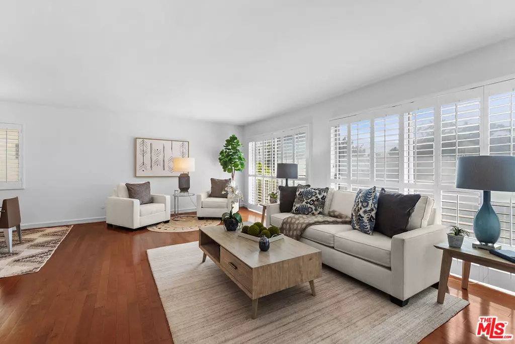 Los Angeles, CA 90064,2318 Fox Hills DR #102