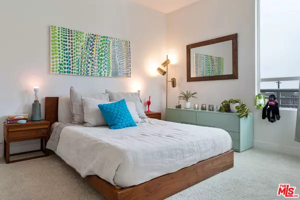 2210 Tom Mix RD, Los Angeles, CA 90026