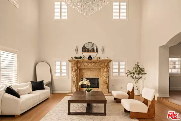 Los Angeles, CA 90045,8906 Yorktown AVE