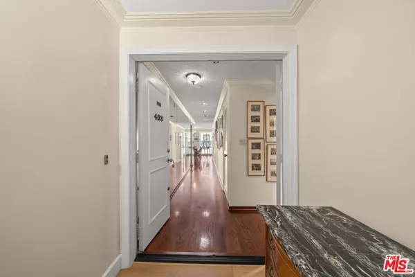 Beverly Hills, CA 90210,321 N Oakhurst DR #403