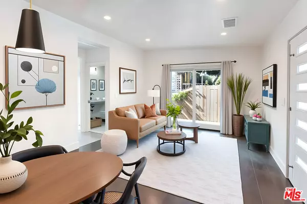 Los Angeles, CA 90065,3850 Glenalbyn DR
