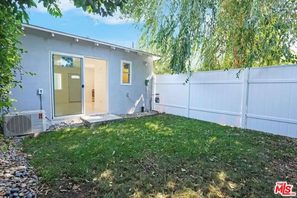 Los Angeles, CA 91364,5307 1/2 Don Pio