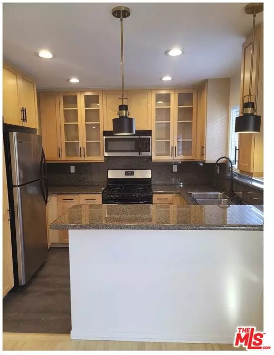 Beverly Hills, CA 90212,435 S Palm DR #5