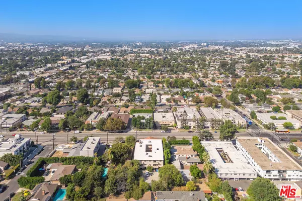Van Nuys, CA 91405,6924 Woodman AVE