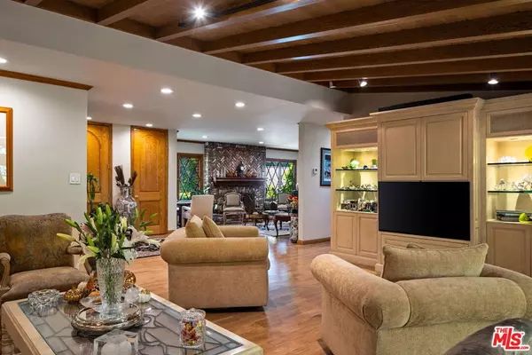 Beverly Hills, CA 90210,9415 Cherokee LN