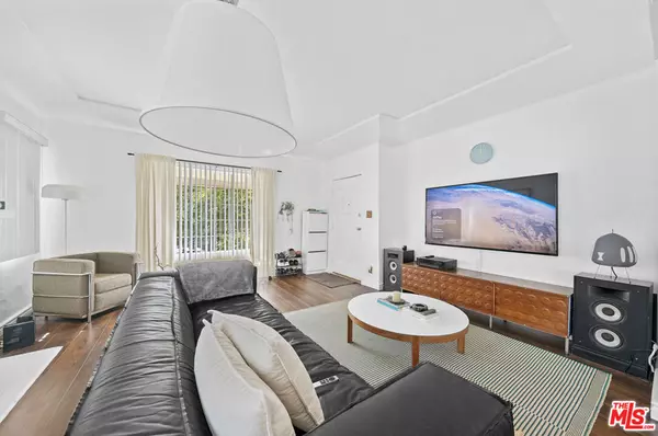 Los Angeles, CA 90019,5173 Pickford ST