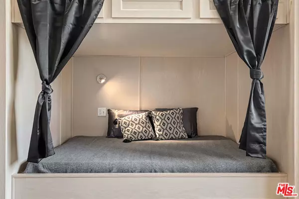 Los Angeles, CA 90007,630 W 28th ST #1