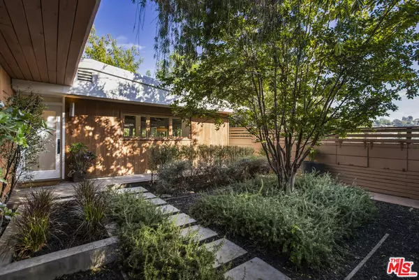 Los Angeles, CA 90027,2422 Claremont AVE