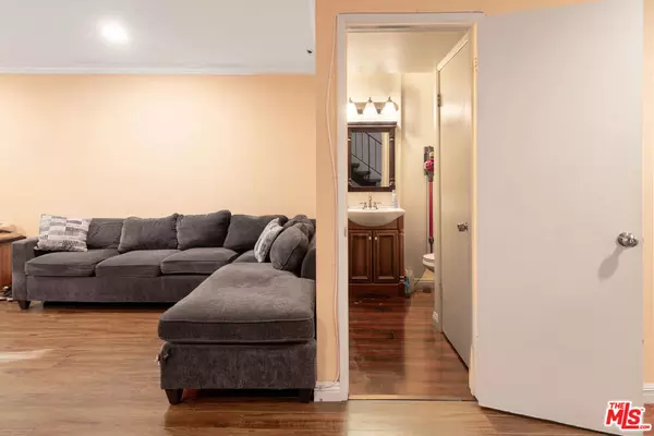 Encino, CA 91436,4610 Densmore AVE #10