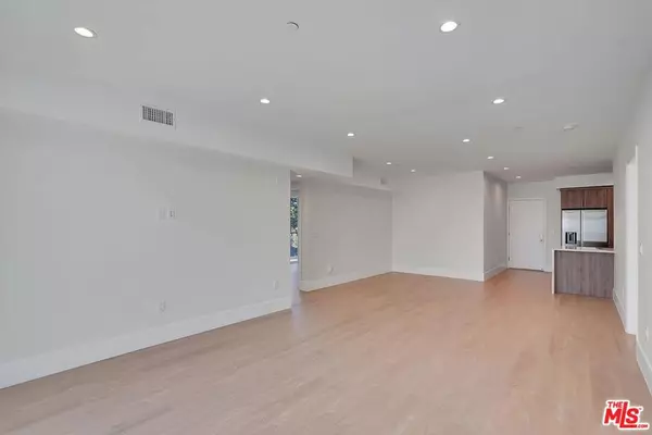 Sherman Oaks, CA 91423,14419 Riverside DR #202