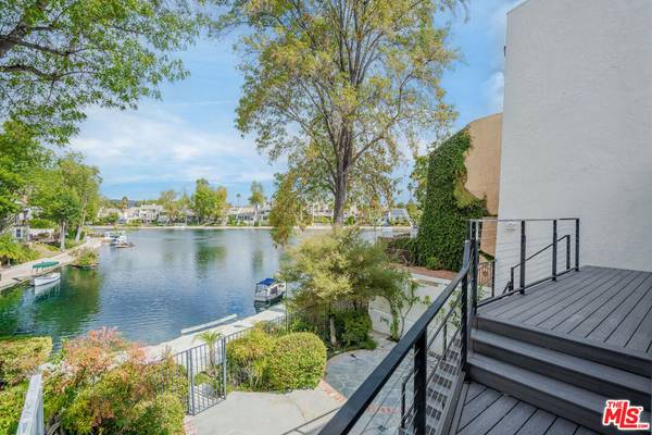 Calabasas, CA 91302,4618 Park Mirasol