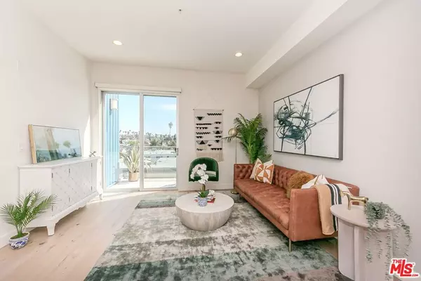 105 S Mariposa AVE #PH9, Los Angeles, CA 90004