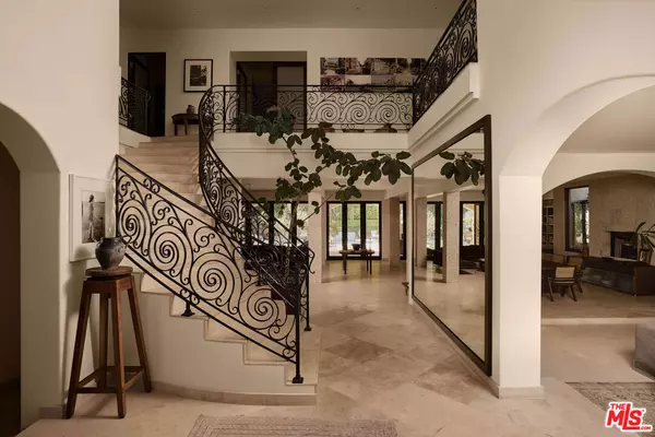 Beverly Hills, CA 90210,623 N Alta DR