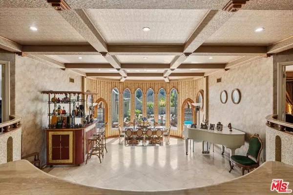 Los Angeles, CA 90027,5006 Los Feliz BLVD