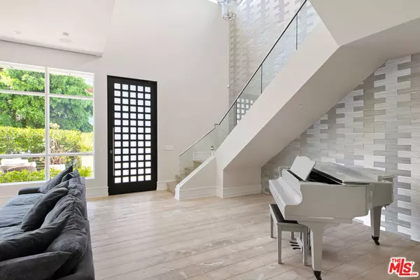 Los Angeles, CA 90094,5904 Village DR