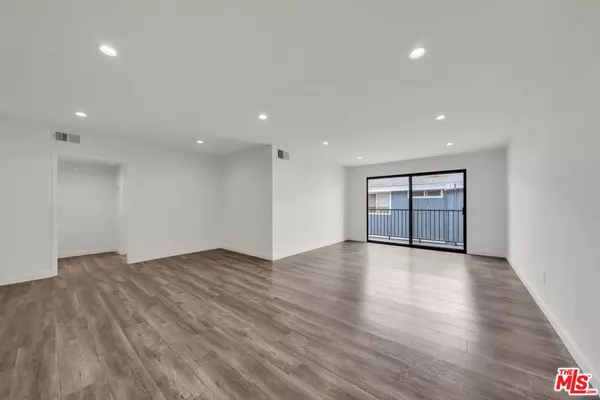 Van Nuys, CA 91406,7453 Haskell AVE #7
