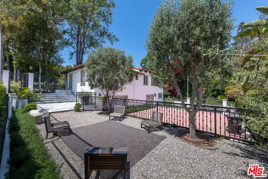 905 Hartford DR, Beverly Hills, CA 90210