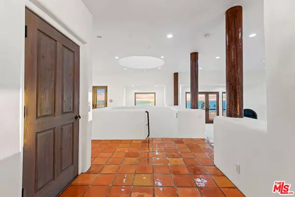 Playa Del Rey, CA 90293,7047 Vista Del Mar LN