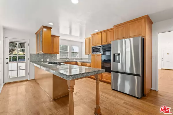 Los Angeles, CA 90045,8214 Creighton AVE