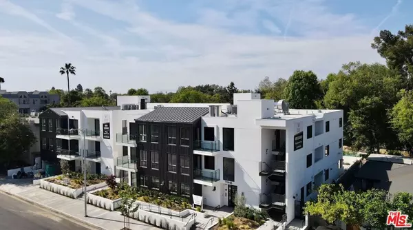 North Hollywood, CA 91602,11445 RIVERSIDE DR #307