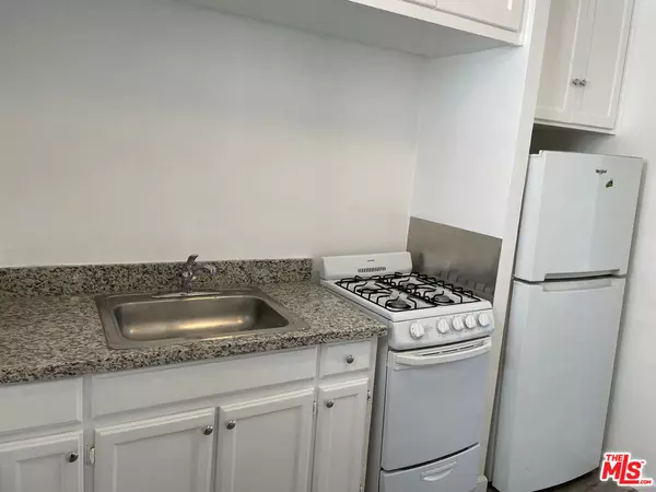 Los Angeles, CA 90019,1620 S St Andrews PL