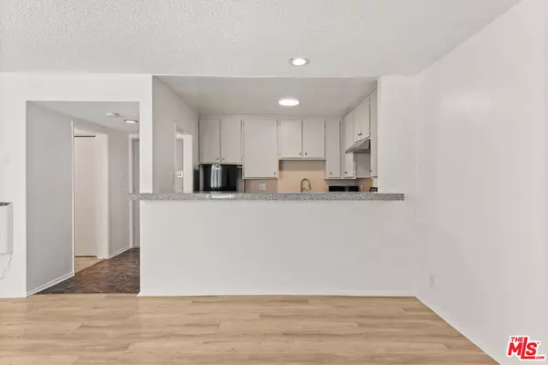 Playa Del Rey, CA 90293,8148 Redlands ST #104