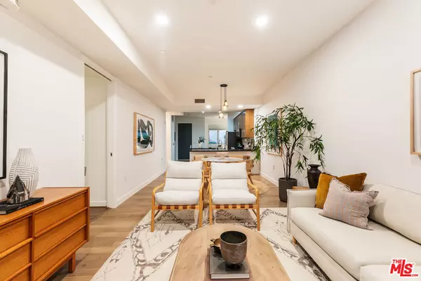 Los Angeles, CA 90028,6001 Carlton WAY #105