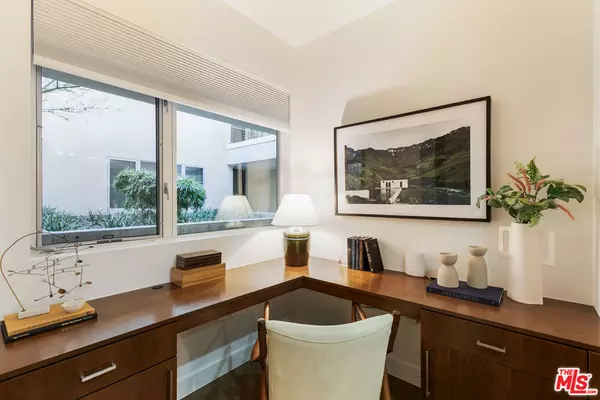 Los Angeles, CA 90028,6001 Carlton WAY #105