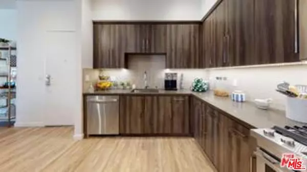 Burbank, CA 91505,3425 W OLIVE AVE #306