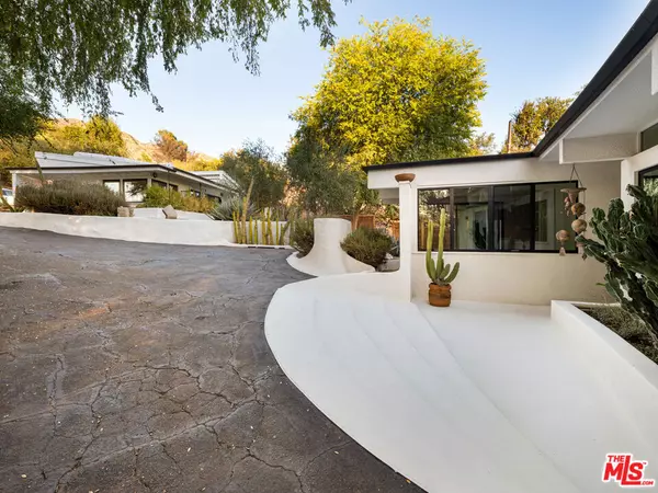 Altadena, CA 91001,176 Jaxine DR