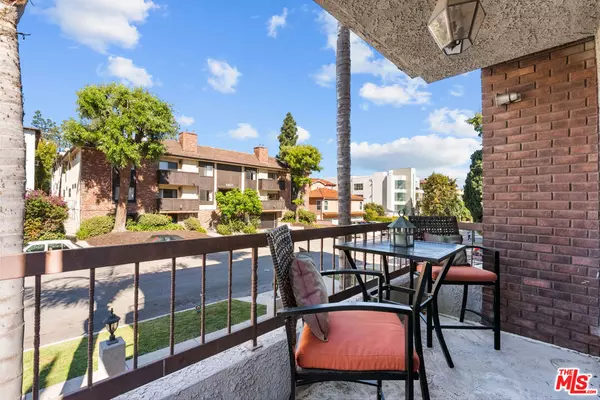 Los Angeles, CA 90024,10654 Eastborne AVE #102