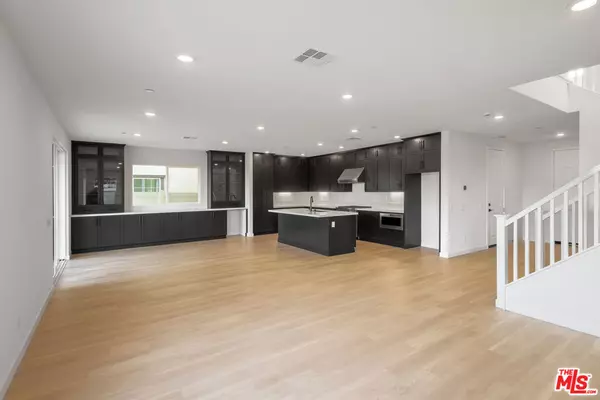 Newhall, CA 91321,23725 Orange Blossom Dr