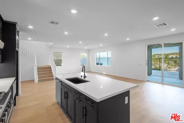 Newhall, CA 91321,23725 Orange Blossom Dr