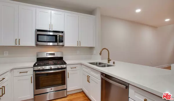 Los Angeles, CA 90036,340 S Hauser BLVD #4-430