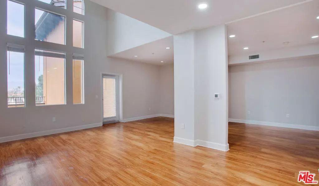 Los Angeles, CA 90036,340 S Hauser BLVD #4-430