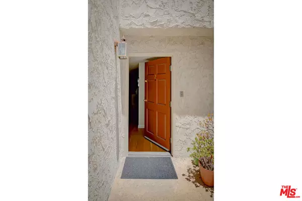 Los Angeles, CA 90025,1916 Overland AVE #2