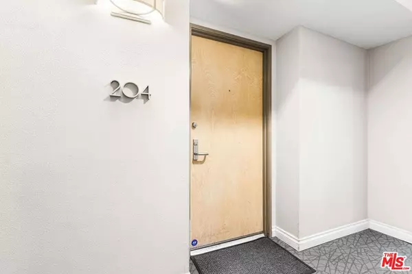 Los Angeles, CA 90024,1617 S Beverly Glen BLVD #204