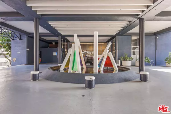 Los Angeles, CA 90012,880 W 1st St #304