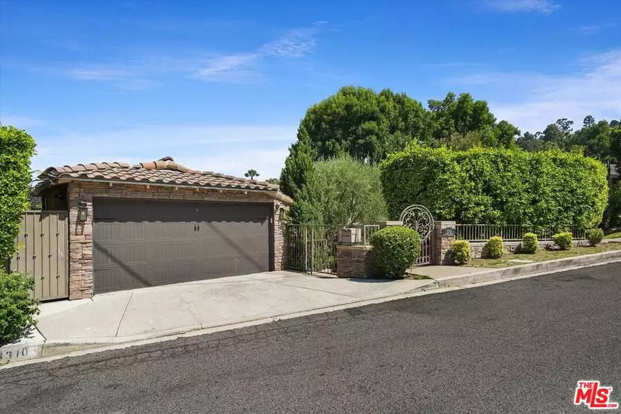 3310 Bennett DR, Los Angeles, CA 90068