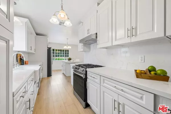 Tarzana, CA 91356,5430 Geyser AVE