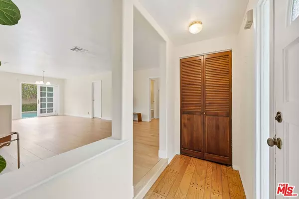 Tarzana, CA 91356,5430 Geyser AVE