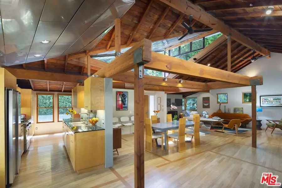 10335 Oletha LN, Los Angeles, CA 90077