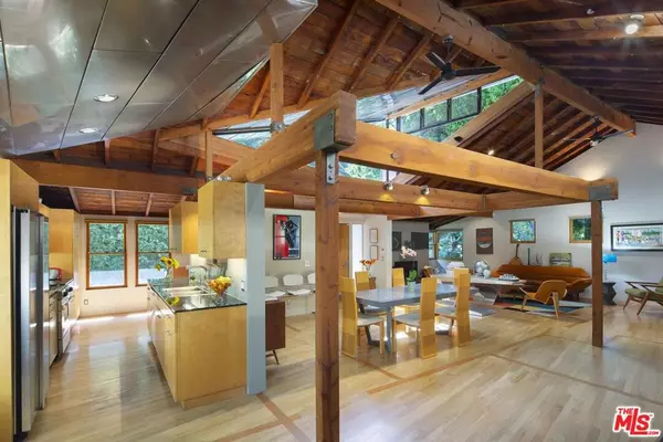 10335 Oletha LN, Los Angeles, CA 90077