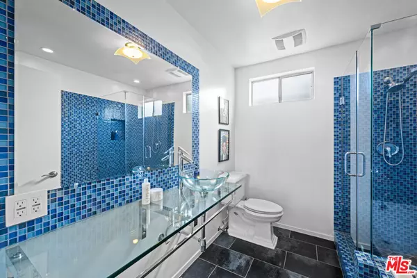 West Hollywood, CA 90069,1221 N Kings RD #207