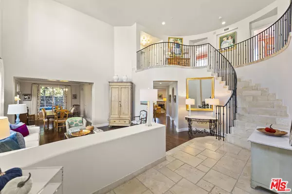 Los Angeles, CA 90045,6738 Andover LN