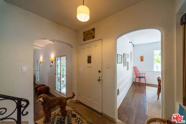 Los Angeles, CA 90068,2424 Canyon DR