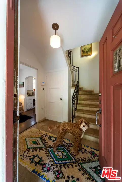 Los Angeles, CA 90068,2424 Canyon DR
